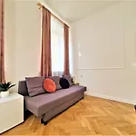 J&w Swietojanska Varşova