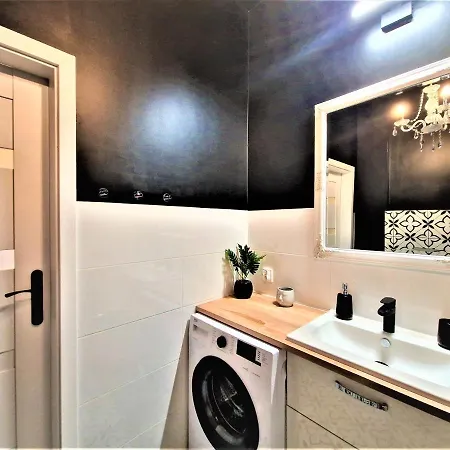 J&w Swietojanska ワルシャワ